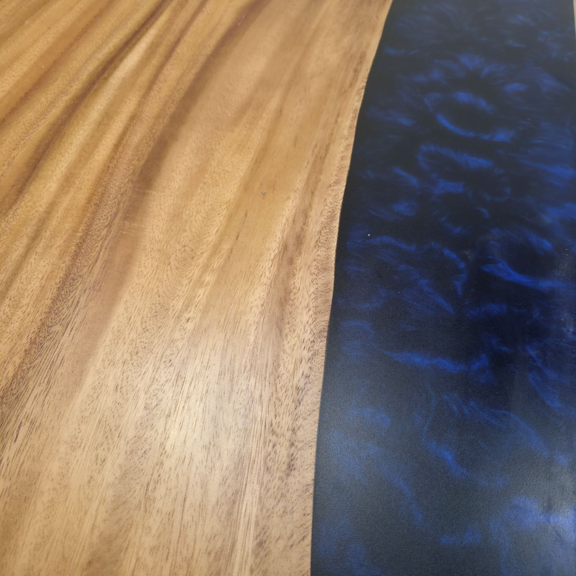 239 cm x 91 cm Live Edge Esstisch aus indischem Walnussholz